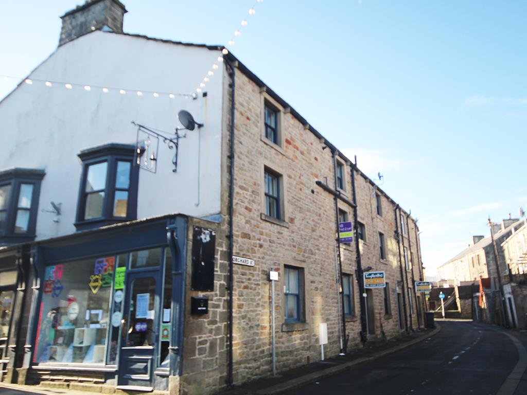 2 bedroom flat Let Agreed in Barnoldswick - Main Image